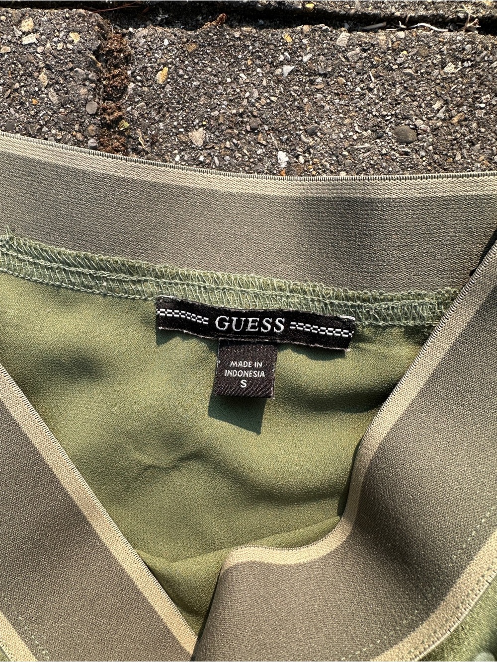 GUESS Olive/Sage Green Silky Polka Dot Ruffle Mini Skirt - Size Small - Picture 5 of 6